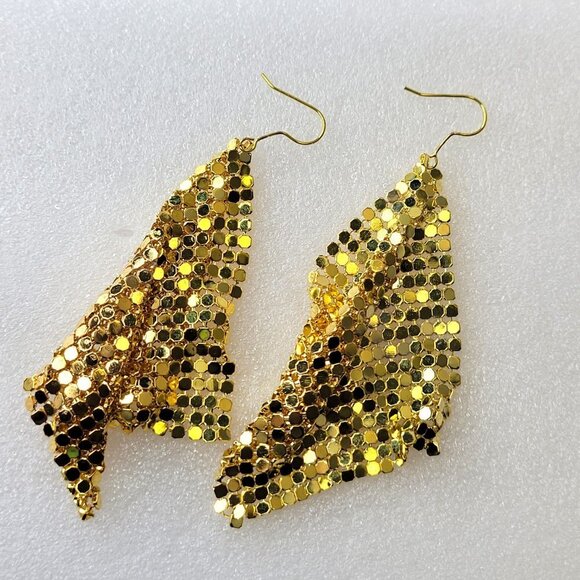 Light Metallic Gold Chain Mail Drop Earrings - Picture 5 of 11